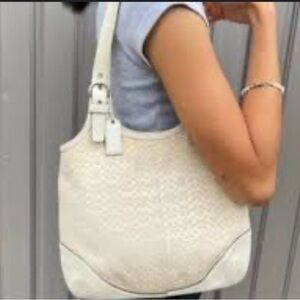 Coach Vintage Soho Sm Signature
Logo & Leather 7025
